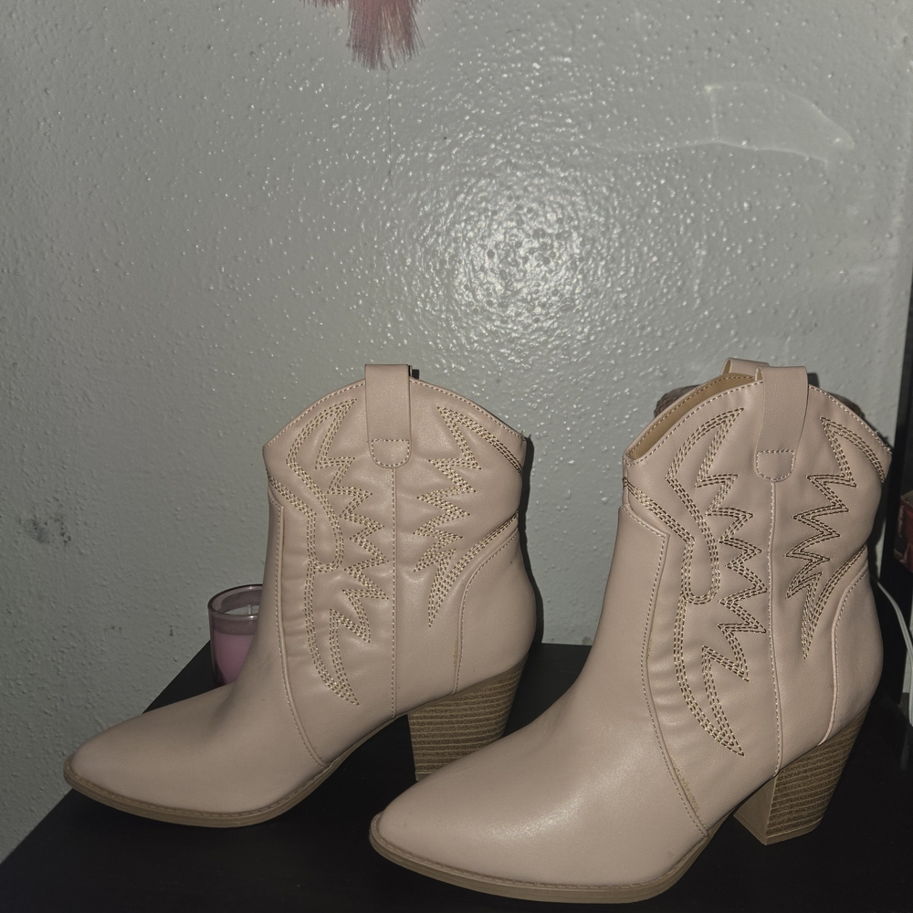 Qupid Texas Trip toffee Embroidered Cowboy Booties size 6